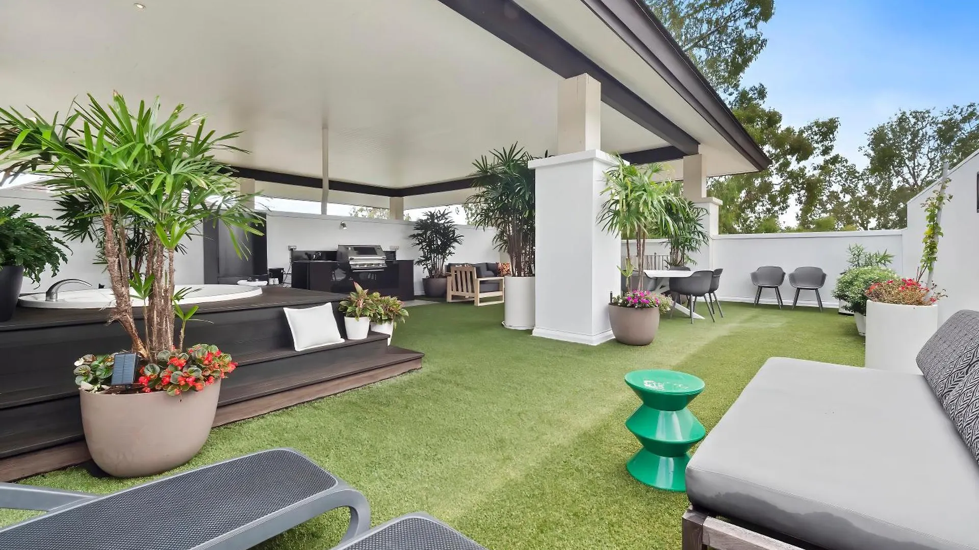 Private Apartments In The Temple Beachfront Resort פאלם קוב